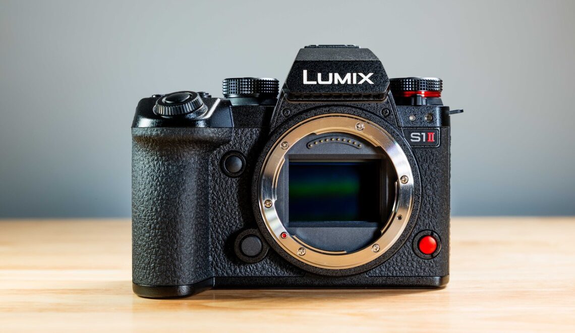 סקירה של LUMIX S1II